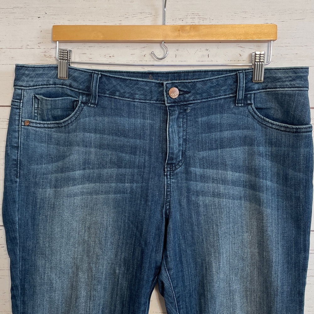 Simply Vera Vera Wang Roll Cuff Denim Capri Jeans, size 12 - Picture 6 of 16